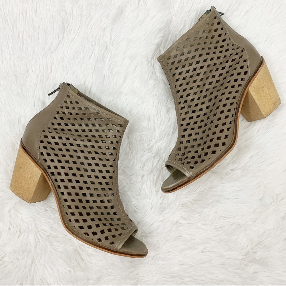 ANTHROPOLOGIE • Kelsie Daggar Kyoto Tan Booties